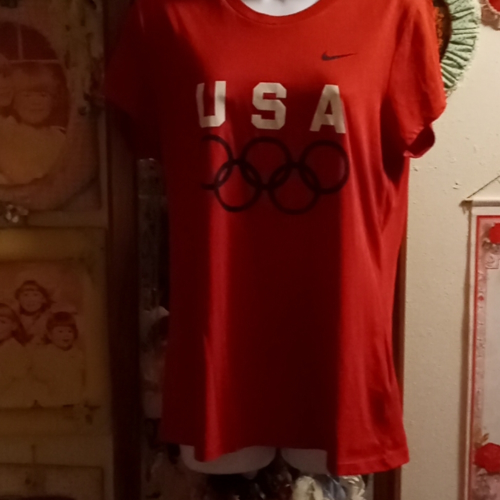 NWOT, Nike Dry Fit, USA, Olympic, T-shirt ♥️🤍